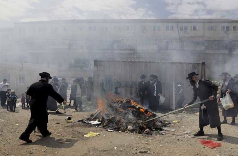 The burning of hametz in Jerusalem ahead of Passover, April 3, 2015