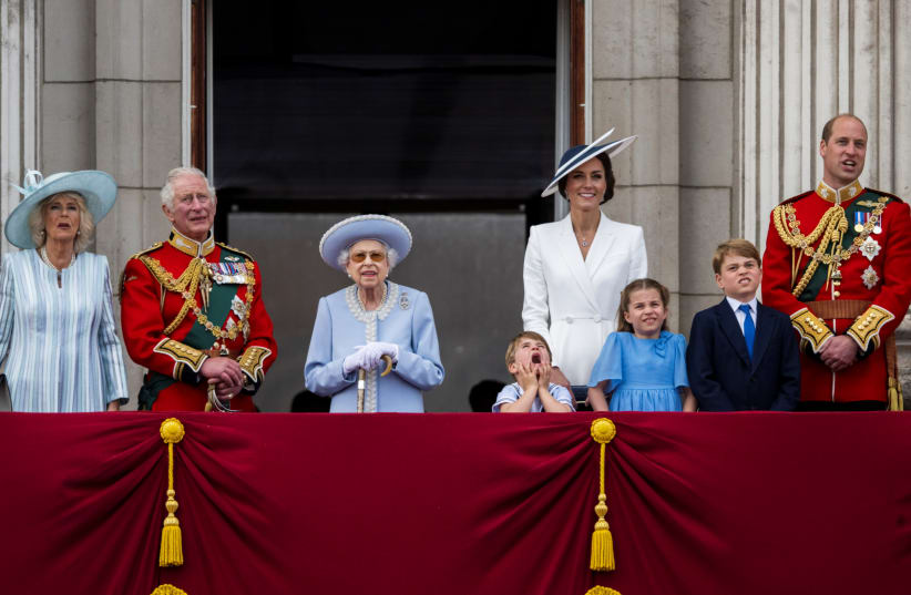  Britain's Queen Elizabeth along with members of the Royal Family watches the special flypast by Britain's RAF (Royal Air Force) from Buckingham Palace balcony following the Trooping the Colour parade, as a part of her platinum jubilee celebrations, in London.