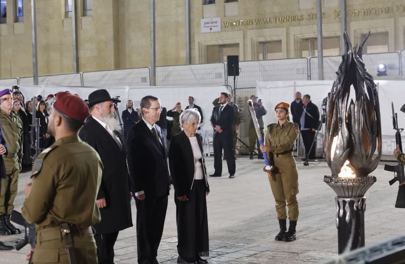  President Isaac Herzog at the Remembrance Day ceremony at the Western Wall in Jerusalem. May 12, 2024