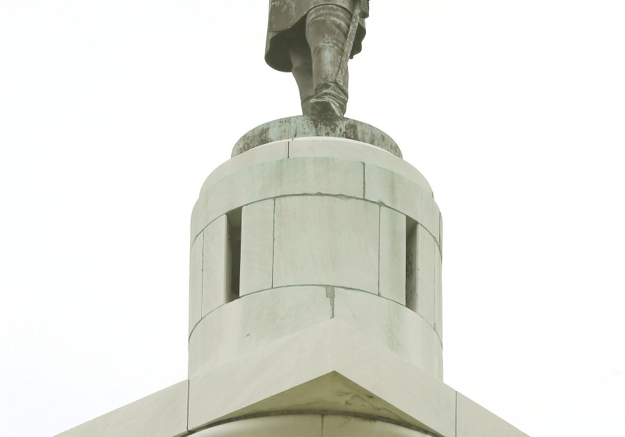 Monuments to those who fought to continue slavery…